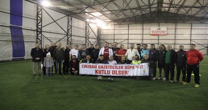 AK Parti ile gazeteciler dostluk maçında karşılaştı