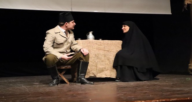 Mardin’de tiyatro gösterimi
