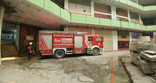 (Özel Haber) Başakşehir Ayakkabıcılar Sitesi’nde yangın çıktı