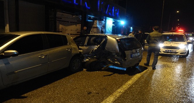 Bursa’da 9 aracın karıştığı zincirleme trafik kazası güvenlik kamerasına yansıdı