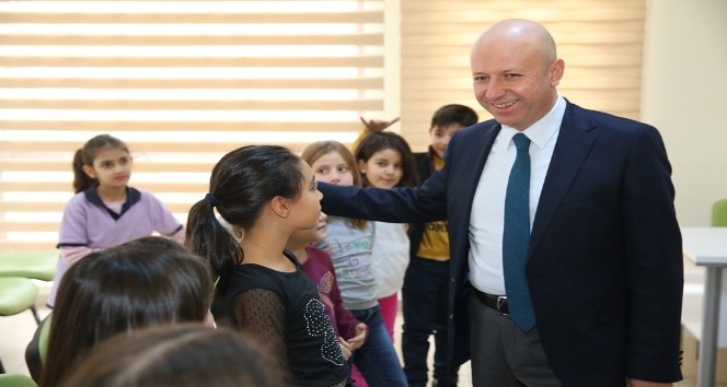 Başkan Çolakbayrakdar, Kocasinan Akademi’de Çocuklarla Birlikte