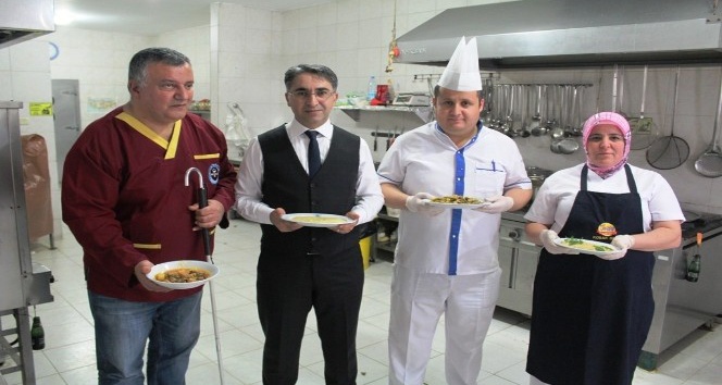 Havran Kaymakamı Aydın geleneksel Türk Mutfağı için mutfağa girdi