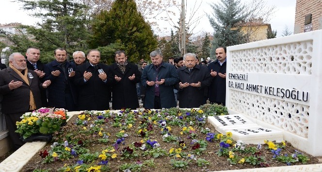 Hayırsever işadamı Dr. Ahmet Keleşoğlu mezarı başında anıldı