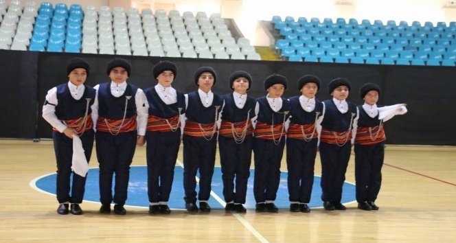 Erzincan’da Halk Oyunları İl Birinciliği Yarışmaları yapıldı