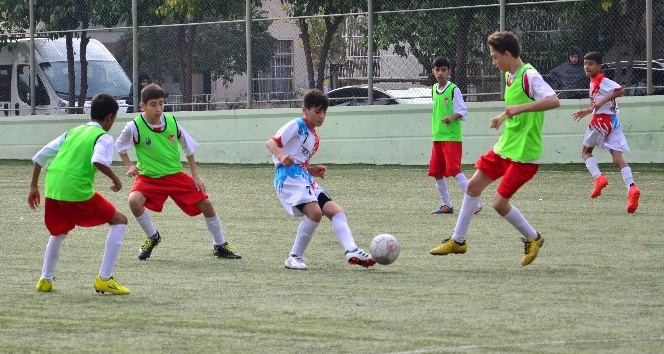 Adana’da Okullararası Yıldız Erkekler Futbol Müsabakaları tamamlandı