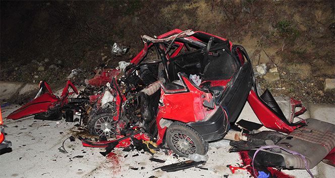 Antalya&#039;da feci kaza: 3 ölü, 12 yaralı