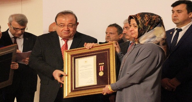 Şehit yakınlarına Devlet Övünç Madalyası