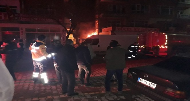 CHP binasının yanında yangın çıktı