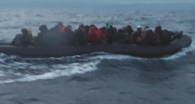 İzmir’de 49 göçmen kurtarıldı