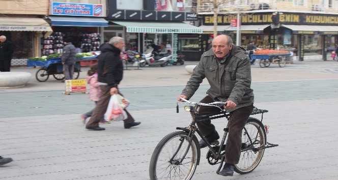 (Özel haber) Lüleburgaz’da motorlu araçlar, yerini bisiklete bırakıyor
