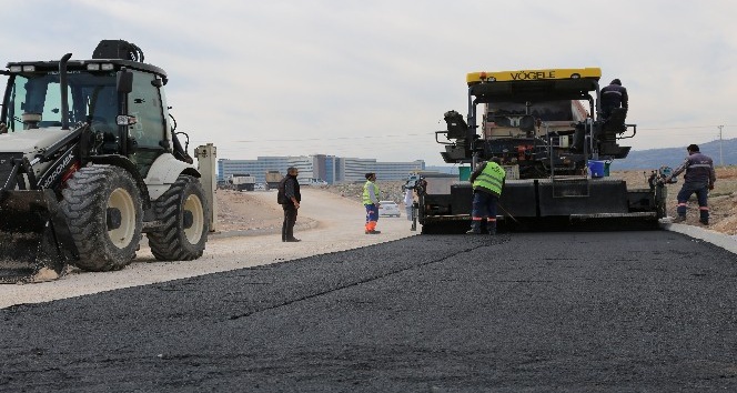 Toroslar’da asfalt çalışmaları sürüyor