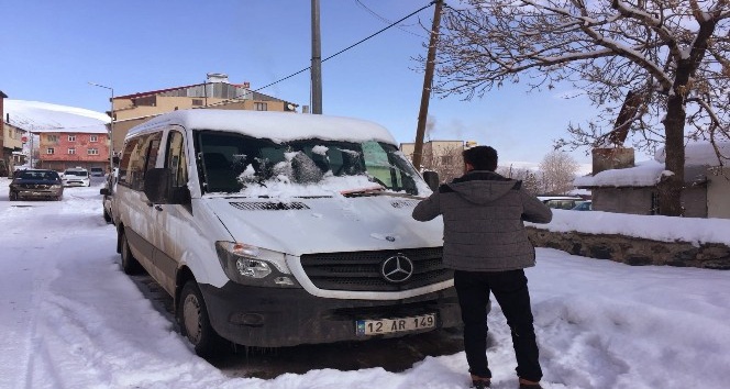Karlıova’da 5-10 santimlik kar mutlu etmedi