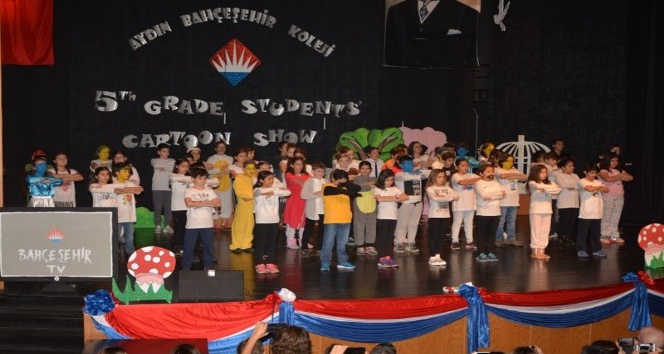Aydın Bahçeşehir Koleji öğrencilerinden İngilizce drama gösterisi