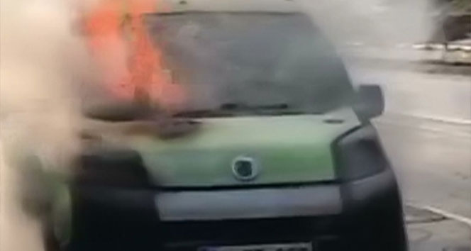 Bitlis’te seyir halindeki araç alev alev yandı