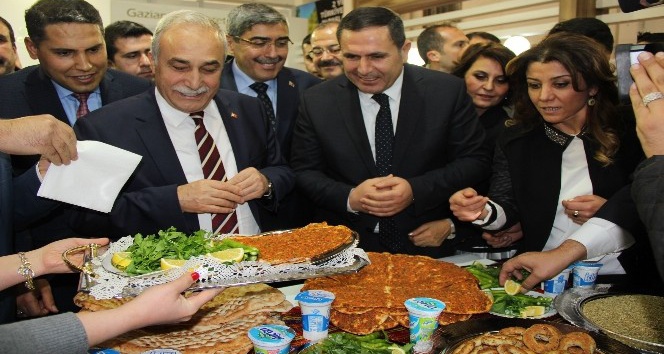 Bakan Fakıbaba’ya, Gaziantep’in tescilli ürünleri tanıtıldı