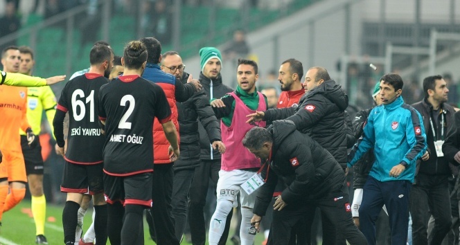 Bursaspor - Gençlerbirliği maçı sonrası ortalık karıştı