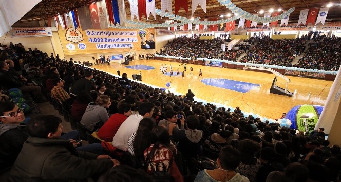 8. Sınıf öğrencilerine 5 bin basketbol topu dağıtılacak