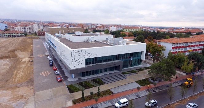 Neşet Ertaş Kültür ve Sanat Merkezi salonları açıldığı günden beri hiç boş kalmadı