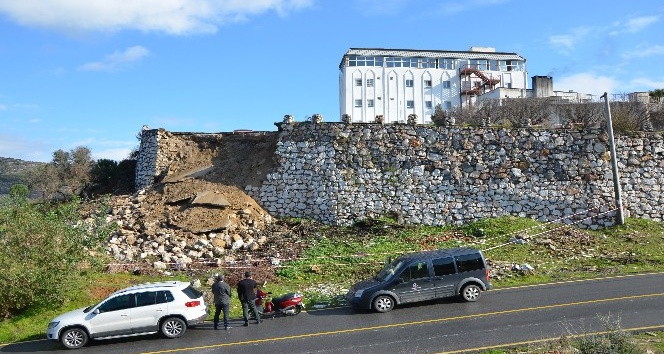 Milas Devlet Hastanesi’nin istinat duvarı, yağışlara dayanamadı
