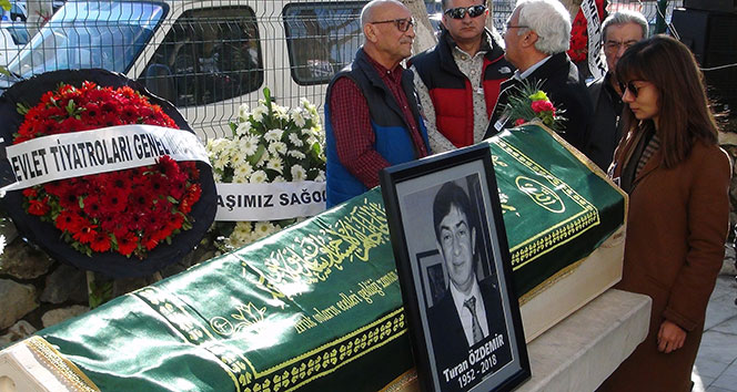 Sanatçı Turan Özdemir son yolculuğuna uğurlandı