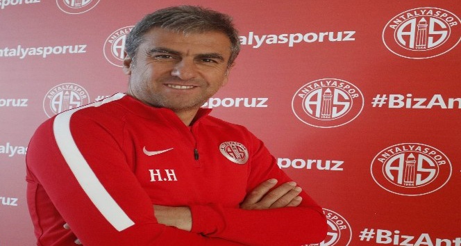 Hamza Hamzaoğlu: &quot;Hedefimiz ligi ilk 10 içinde bitirmek&quot;