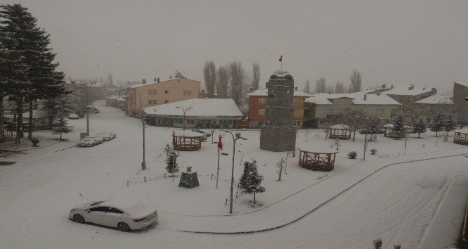Tokat’ın Başçiftlik ilçesinde kar hasreti sona erdi