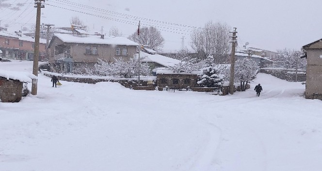 Bingöl’de kar, 278 köy yolunu kapattı, Yedisu’da okullar tatil edildi