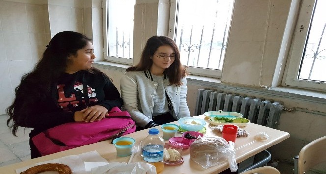 Hacı Mustafa Müdüroğlu Ortaokulu’nda kahvaltı etkinliği