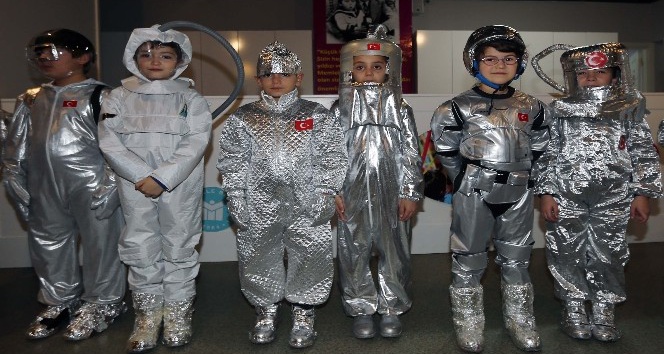 Yenimahalle’nin minik astronotları planetaryumda