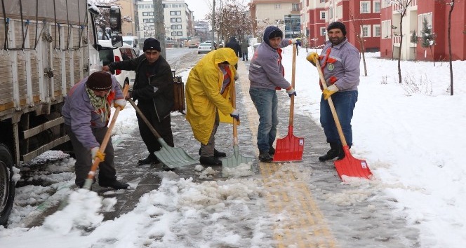 Bingöl’de karla mücadele çalışmaları