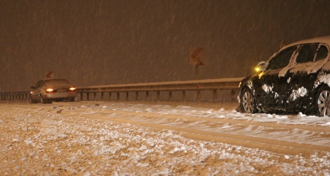 Kayseri&#039;de kar yağışı: Ekipler yolları açmak için seferber oldu