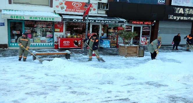 Yozgat Belediyesi 120 personelle karla mücadele ediyor