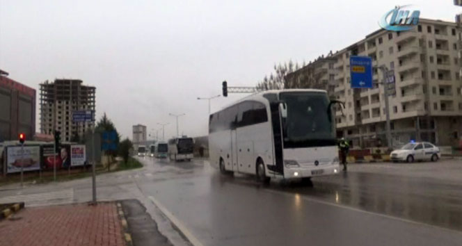 ÖSO askerleri otobüslerle Suriye’ye sevk ediliyor