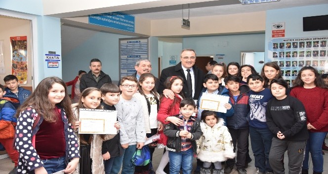 Öğrenciler karnelerini Başkan Karaçoban’dan aldı