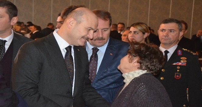 Bakan Soylu Eskişehir’de şehit ve gazi ailelerine Devlet Övünç Madalyası takdim etti