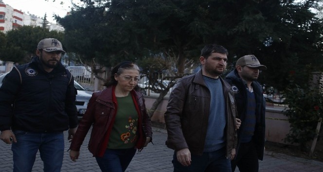 Antalya’da FETÖ firarisi eski hakim ve savcı eşi vitrin arkasında yakalandı
