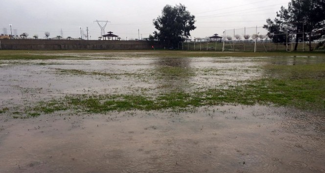 Sağanak yağış ve şiddetli fırtına Osmaniye’de futbol maçlarını olumsuz şekilde etkiledi