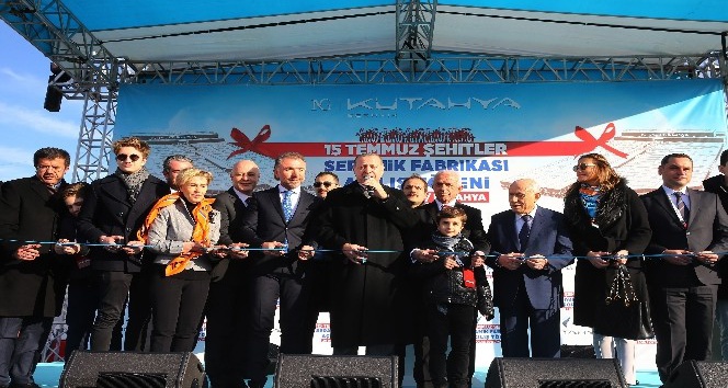 Cumhurbaşkanı Erdoğan, 15 Temmuz Şehitleri Seramik Fabrikası’nı üretime açtı