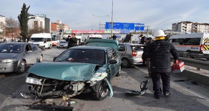 Kocaeli’de iki otomobil çarpıştı: 4 yaralı