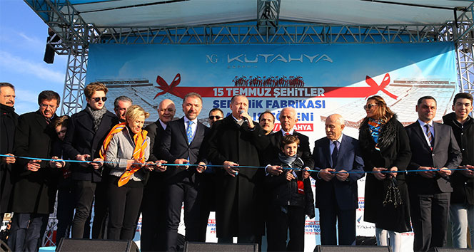 Cumhurbaşkanı Erdoğan, 15 Temmuz Şehitleri Seramik Fabrikası&#039;nı üretime açtı