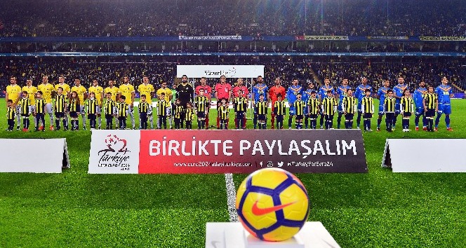 Süper Lig: Fenerbahçe: 1 - Göztepe: 0 (Maç devam ediyor)