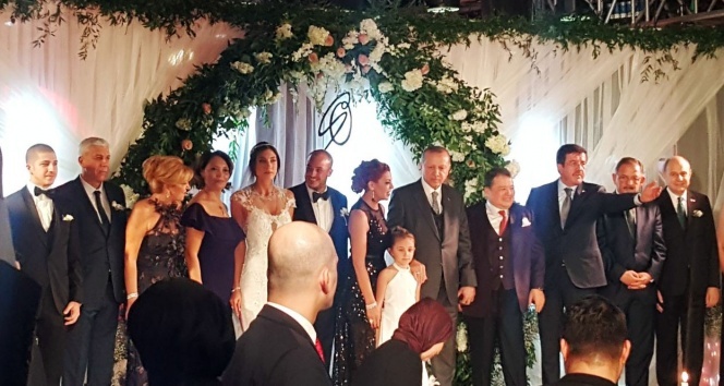 Cumhurbaşkanı Erdoğan, Denizli’de nikah törenine katıldı
