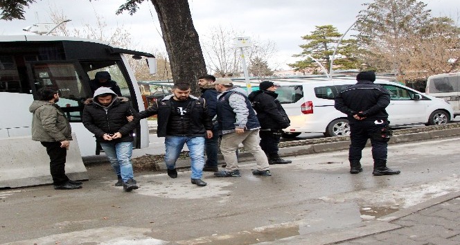 FETÖ’den gözaltına alınan 14 asker adliyeye sevk edildi