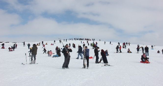 Bingöl’de geç de olsa kayak sezonu açıldı
