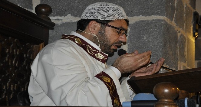 Diyarbakır’da camilerde Fetih Suresi okunup, dualar edildi