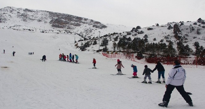 Erzincan’da kayak kursu başladı