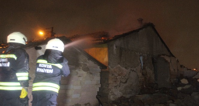 Konya’da boş evde yangın