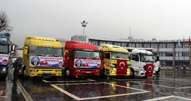Onlarca kamyoncudan Mehmetçiğe destek konvoyu