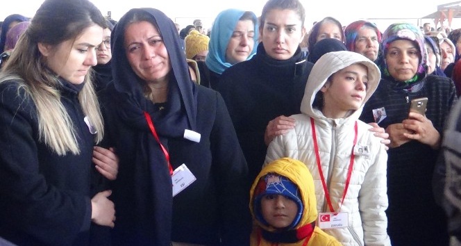 Şehidin 13 yaşındaki kızından babasına son bakış