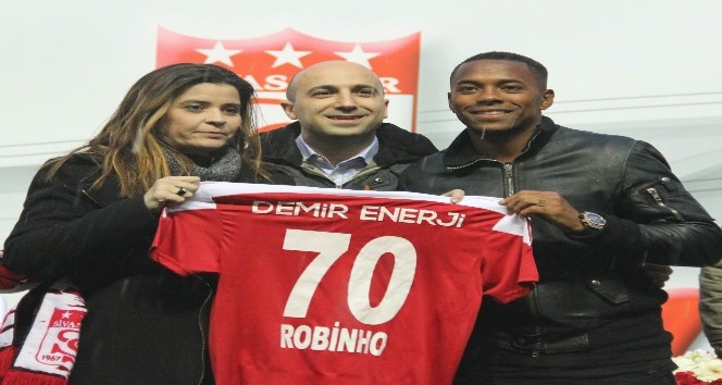 Sivasspor, Robinho ile 1,5 yıllık sözleşme imzaladı
